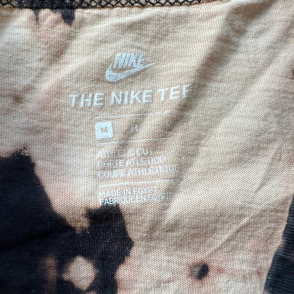 Kids repurposed bleached tee wrap around Nike - Picture 3 of 3